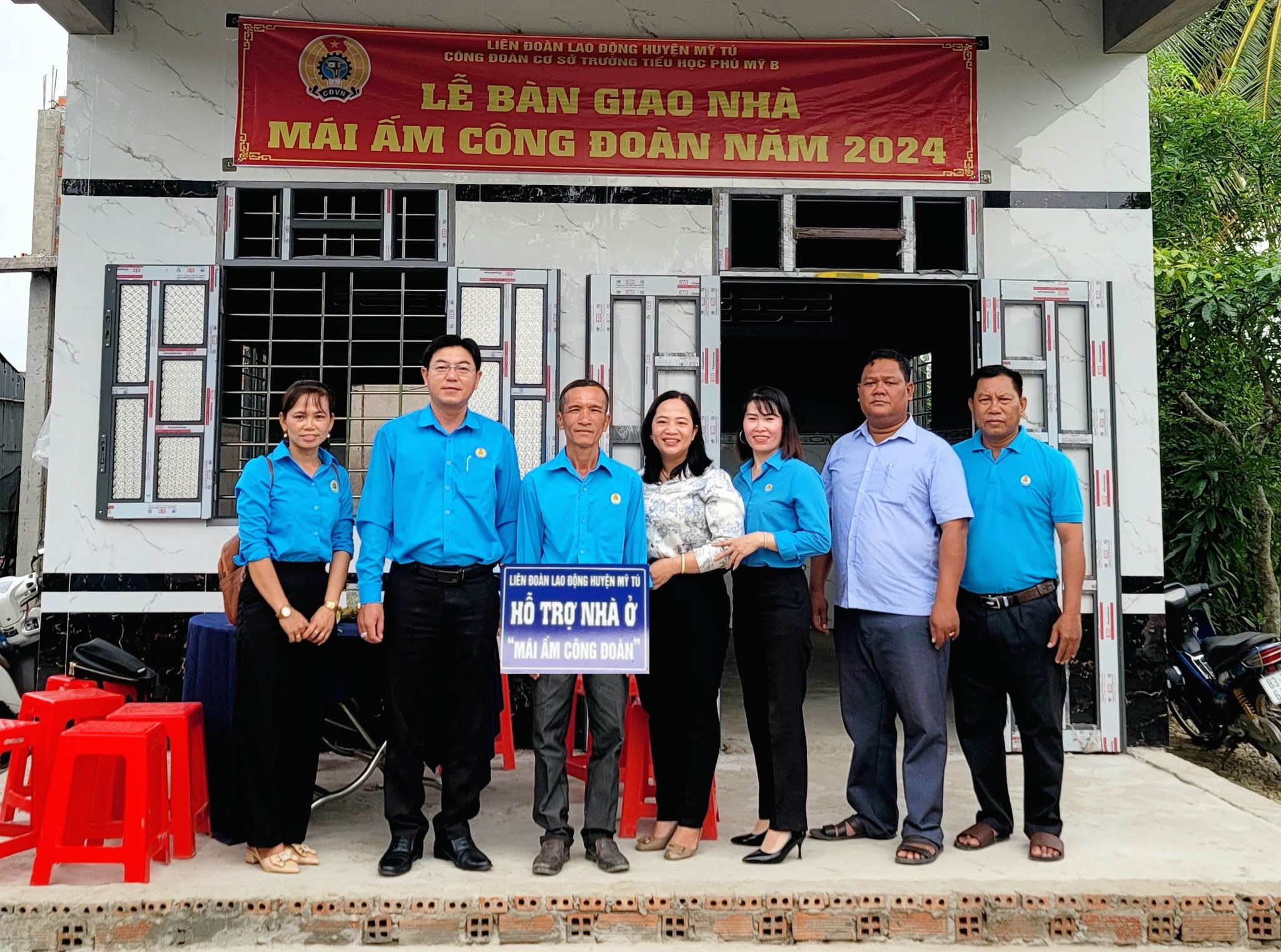 Nghiệm thu và Bàn giao nhà “Mái ấm Công đoàn” tại xã Phú Mỹ